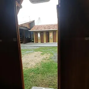 Casa de Férias Com Ar Condicionado E Area De Cozinha E Banheiro Compartilhado A 10 Minutos Do Parque Beto Carrero, Penha (Santa Catarina)